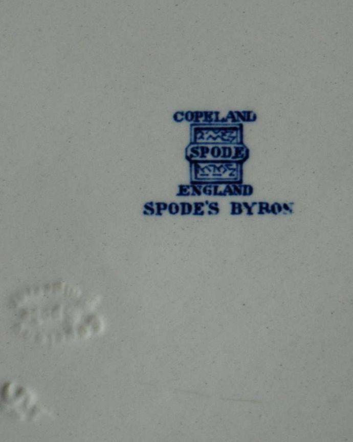 アンティーク 陶磁器の雑貨　アンティーク雑貨　イギリス輸入のアンティークプレート（小）コープランド・スポード（Copeland Spode）。ロゴがプリントされています。(k-2287-z)