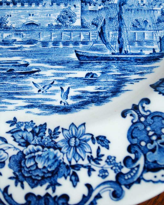 アンティーク 陶磁器の雑貨　アンティーク雑貨　イギリス輸入のアンティークプレート（ディッシュ）ROYAL HOMES OF BRITAIN。美しいブルーです。(k-2288-z)