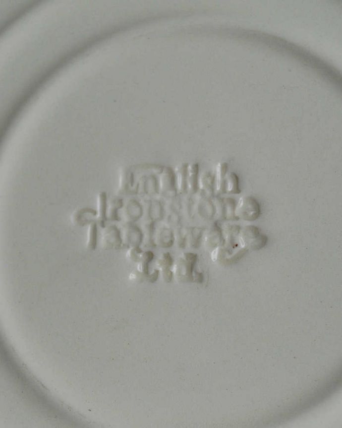 アンティーク 陶磁器の雑貨　アンティーク雑貨　イギリス輸入の風景画がプリントされたアンティークプレート（赤・ディッシュ）。ロゴが刻印されています。(k-2290-z)
