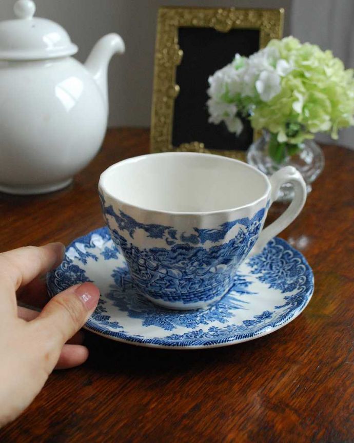 アンティーク 陶磁器の雑貨　アンティーク雑貨　美しい風景画が描かれているイギリスのアンティーク　カップ＆ソーサー。お茶の時間をもっと優雅に･･･眺めているだけじゃもったいないので、実用的に使って下さい。(k-2298-z)