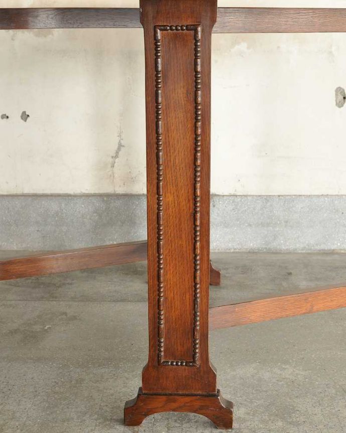 アンティークのテーブル　アンティーク家具　イギリス輸入のアンティーク家具、伸張式のゲートレッグテーブル 。うっとりする美しさアンティークだから手に入る美しい彫。(k-2301-f)