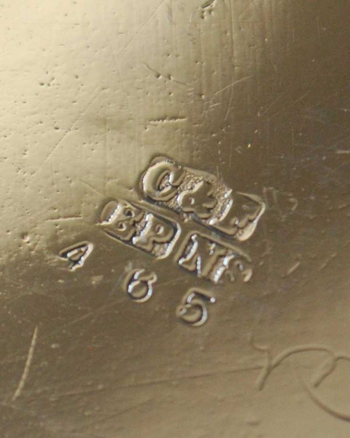 アンティーク 真鍮の雑貨　アンティーク雑貨　英国輸入のアンティーク銀雑貨、装飾が美しいシルバープレート（プレート）。刻印されています。(k-2309-z)