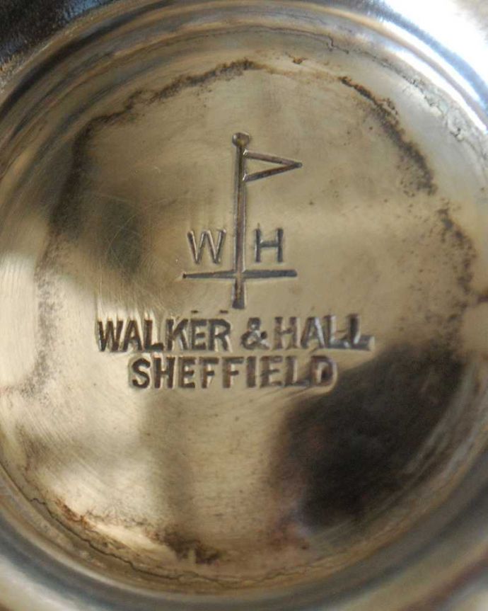 アンティーク 真鍮の雑貨　アンティーク雑貨　ディスプレイに華を添える英国の銀食器、アンティークシルバーのコンポート（トレイ）。刻印されています。(k-2311-z)