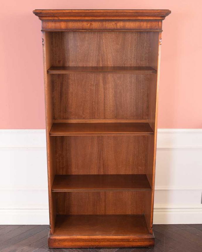 アンティークのキャビネット　アンティーク家具　イギリスで見つけたアンティークの収納家具、美しいブックシェルフ（本棚）。色んな場所で大活躍リビング収納としてや、寝室や書斎の本棚として・・色んな場所でお使いいただけます。(k-2321-f)