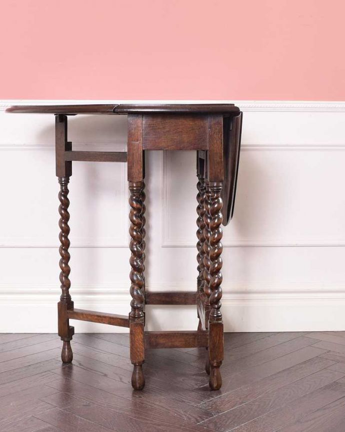 アンティークのテーブル　アンティーク家具　英国らしいアンティーク家具、スモールサイズの伸張式のゲートレッグテーブル。片方開くと････片方のリーフを開くとこんな感じ。(k-2328-f)