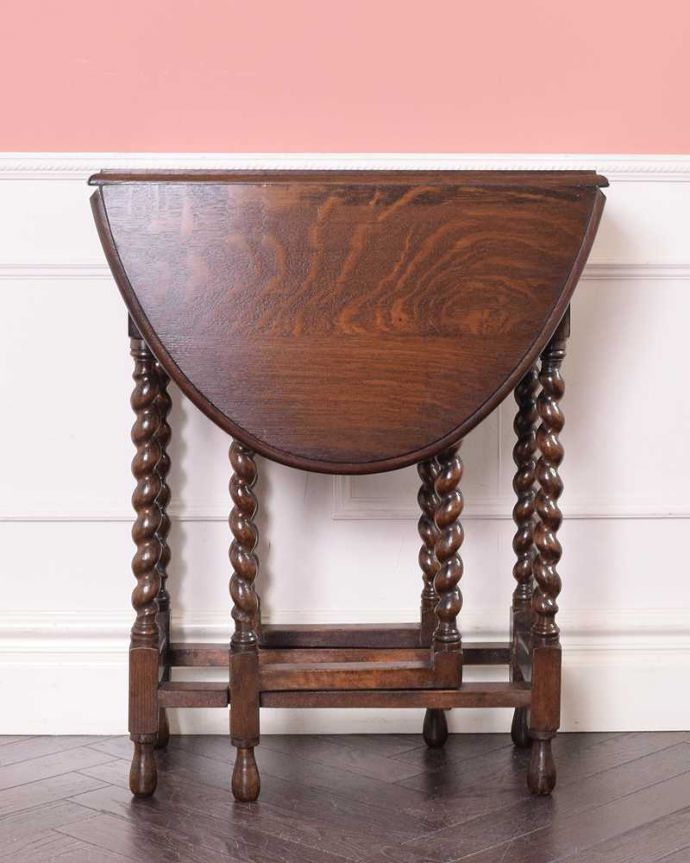 アンティークのテーブル　アンティーク家具　英国らしいアンティーク家具、スモールサイズの伸張式のゲートレッグテーブル。クルッと回転。(k-2328-f)