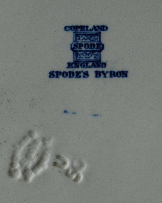 アンティーク 陶磁器の雑貨　アンティーク雑貨　イギリス輸入のアンティークプレート（中）コープランド・スポード（Copeland Spode）。ロゴがプリントされています。(k-2338-z)