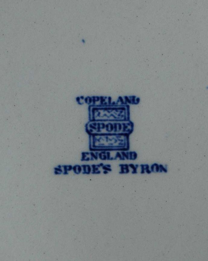 アンティーク 陶磁器の雑貨　アンティーク雑貨　イギリス輸入のアンティークプレート（大）コープランド・スポード（Copeland Spode）。ロゴがプリントされています。(k-2339-z)