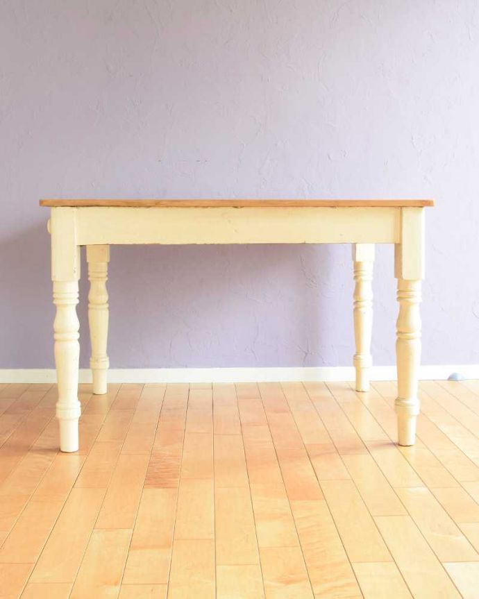 アンティークのテーブル　アンティーク家具　ナチュラルなカントリースタイルのお部屋に似合うアンティークダイニングテーブル。横から見てみると･･･テーブルを横から見るとこんな感じ。(k-2344-f)