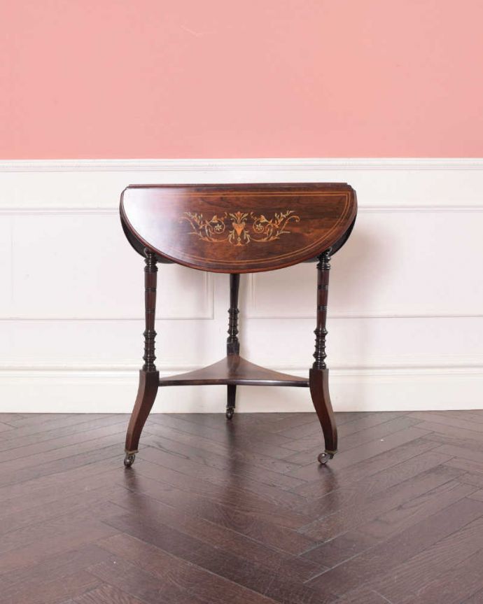 アンティークのテーブル　アンティーク家具　象嵌入りの美しい英国インテリア、優雅なバタフライアンティークテーブル（伸張式）。クルッと回転。(k-2346-f)