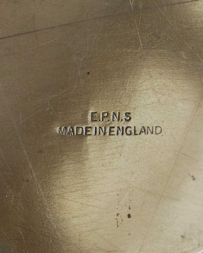 アンティーク 真鍮の雑貨　アンティーク雑貨　イギリス輸入の銀雑貨、アンティークシルバーのゴージャスなプレート(トレイ) 。刻印されています。(k-2408-z)