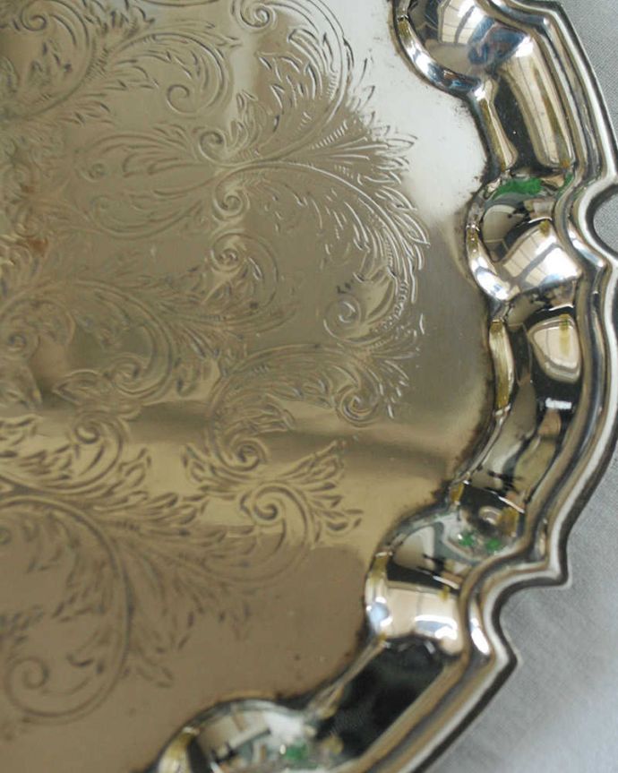 アンティーク シルバー製　アンティーク雑貨　イギリス輸入の銀雑貨、アンティークシルバーのリッチなプレート(トレイ) 。繊細で美しい装飾がたっぷり入っています。(k-2417-z)