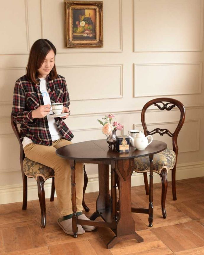 アンティークのテーブル　アンティーク家具　優雅なアンティーク英国サザーランドテーブル、伸張式のゲートレッグテーブル。使い方に合わせて3通りで使えるアンティークの定番アンティーク家具の定番テーブルと言えばゲートレッグテーブル。(k-2444-f)