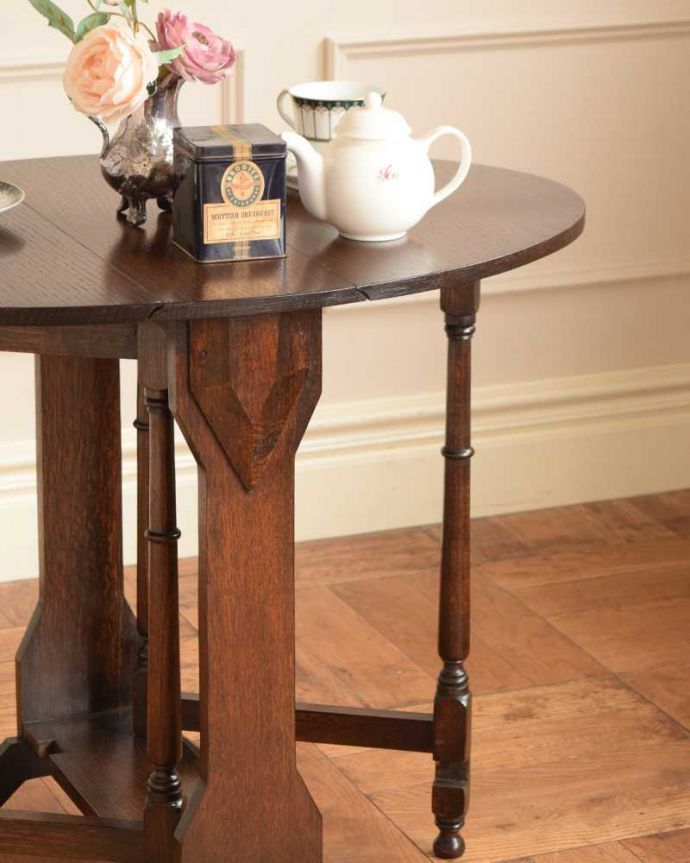 アンティークのテーブル　アンティーク家具　優雅なアンティーク英国サザーランドテーブル、伸張式のゲートレッグテーブル。自慢はやっぱりゲート（門）のような脚まるでゲート（門）が開くような脚の形から名前が付けられたゲートレッグテーブル。(k-2444-f)