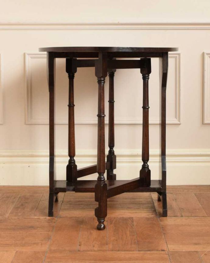 アンティークのテーブル　アンティーク家具　優雅なアンティーク英国サザーランドテーブル、伸張式のゲートレッグテーブル。クルッと回転。(k-2444-f)