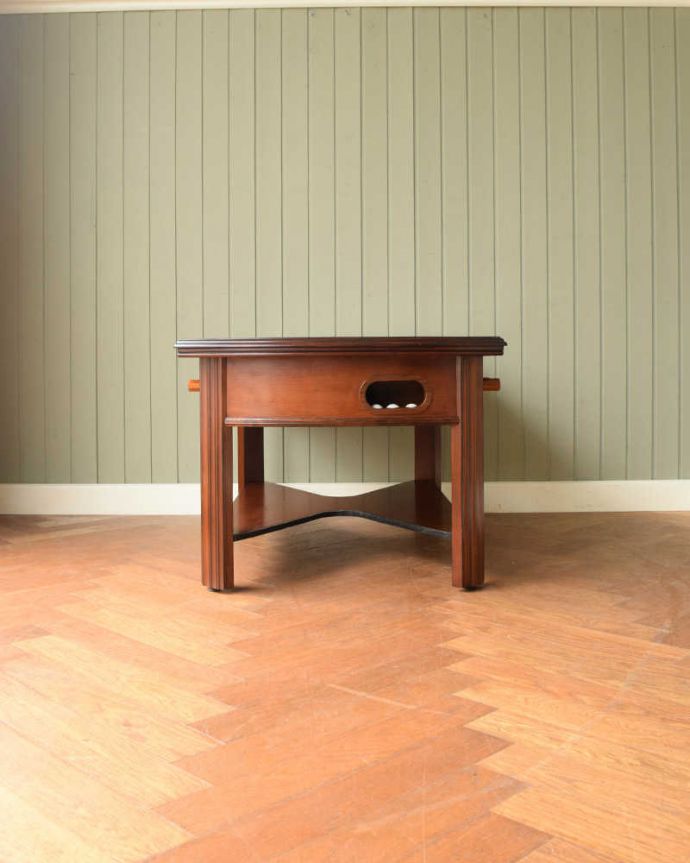 アンティークのテーブル　アンティーク家具　英国で出会っためずらしい家具、アンティークの遊べちゃうフットボールテーブル。横から見てもステキサイドはすっきり。(k-2447-f)