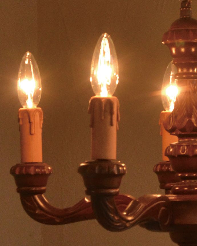 シャンデリア　照明・ライティング　英国アンティークの照明、素敵な木製シャンデリア（5灯）（Ｅ17シャンデリア球付）。。(k-2504-z)