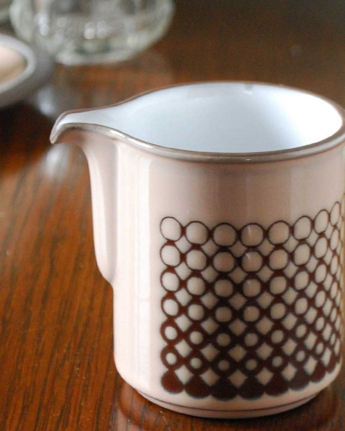 Hornsea（ホーンジー）　アンティーク雑貨　ホーンジー社、HORNSEA CORAL 「コーラル」シリーズのミルクジャグ。お茶の時間に欠かせないミルクピッチャー紅茶を愛する英国のお茶の時間に欠かせないミルクティーのために作られた陶磁器のミルクピッチャー。(k-2530-z)