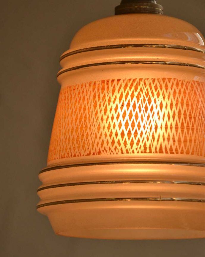 ペンダントライト　照明・ライティング　灯りをつけると浮かぶ模様がオシャレなアンティークペンダントライトコード・シャンデリア電球・ギャラリーなし）。。(k-2532-z)
