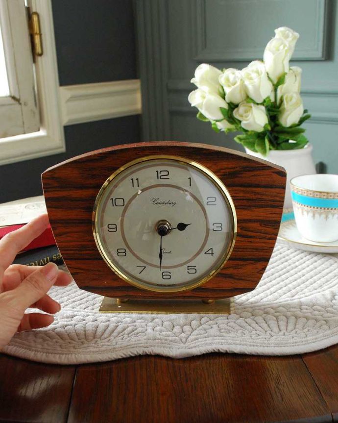 アンティーク その他の雑貨　アンティーク雑貨　イギリスから届いた木製のオシャレな置き時計。普段使いにもピッタリ！。(k-2540-z)