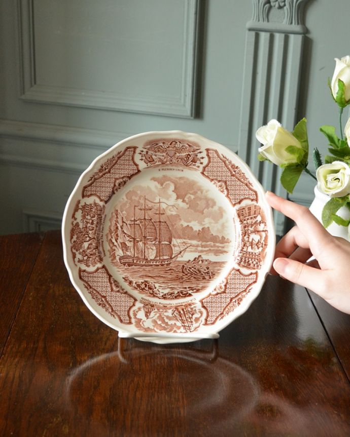アンティーク 陶磁器の雑貨　アンティーク雑貨　船が描かれた美しいアンティーク食器、イギリスで見つけたディッシュプレート。飾って使って楽しむアンティーク実用的に一番使いやすいサイズ。(k-2555-z-1)