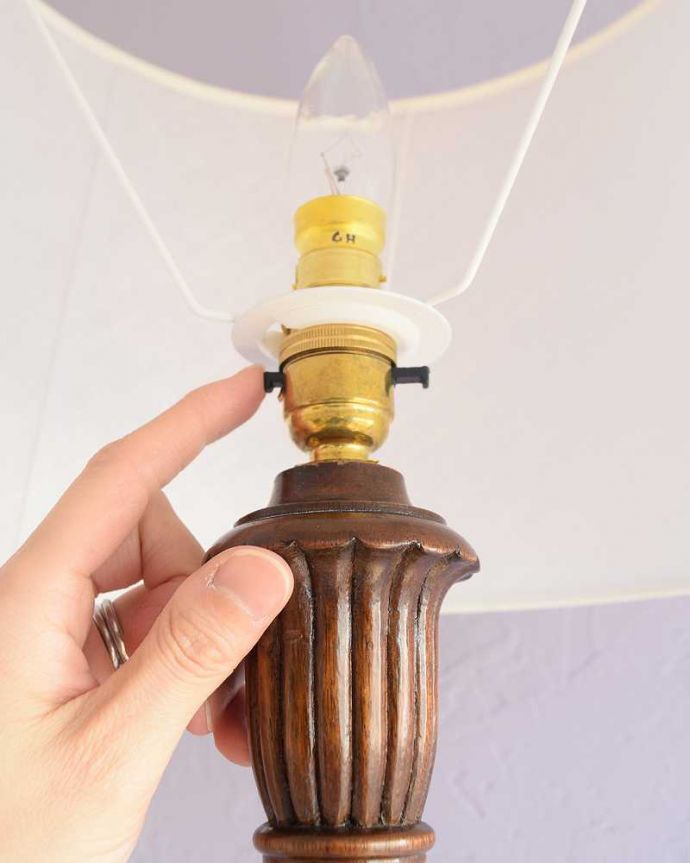 スタンドライト　照明・ライティング　英国で見つけたスタンド照明、アンティークフロアランプ（Ｂ22シャンデリア球付） 。。(k-2556-f)