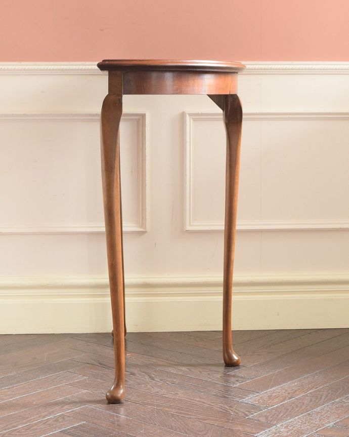 アンティークのテーブル　アンティーク家具　英国の美しいアンティーク家具、3本脚の半月型コンソールテーブル 。グルッと180度。(k-2561k-f)