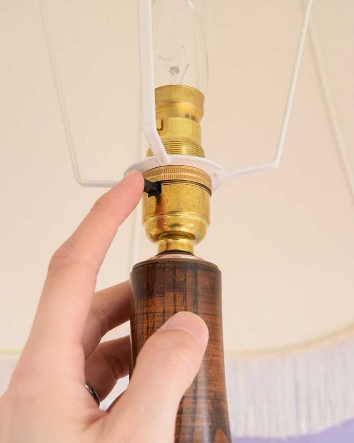 スタンドライト　照明・ライティング　イギリスで見つけた珍しいバンブーデザインのアンティークフロアランプ（Ｂ22シャンデリア球付）。。(k-2578-f)