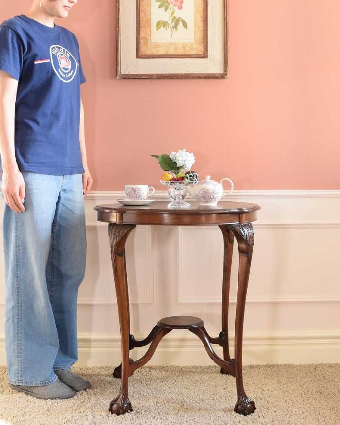 アンティークのテーブル　アンティーク家具　クロウ＆ボウルがかっこいいイギリスのアンティークオケージョナルテーブル。どんな場所でも便利に使える小さなテーブルそもそも「オケージョナル」とは「便利に使える」と言う意味。(k-2608-f)