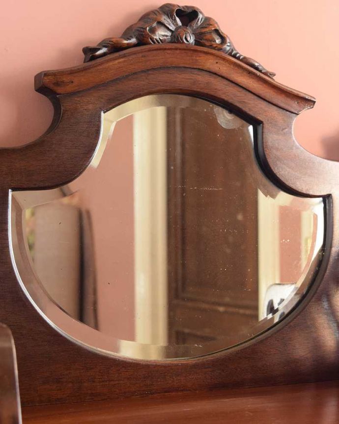 アンティークのキャビネット　アンティーク家具　象嵌が装飾された豪華なアンティーク家具、イギリスで見つけたミュージックキャビネット 。キラっと輝くアンティークのミラーまだ電気がない時代に、部屋を明るくするために付けられた鏡。(k-2610-f)