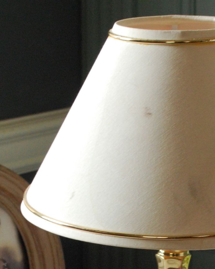 スタンドライト　照明・ライティング　イギリスから届いた真鍮製のアンティークテーブルランプ(１灯)。。(k-2611-z)