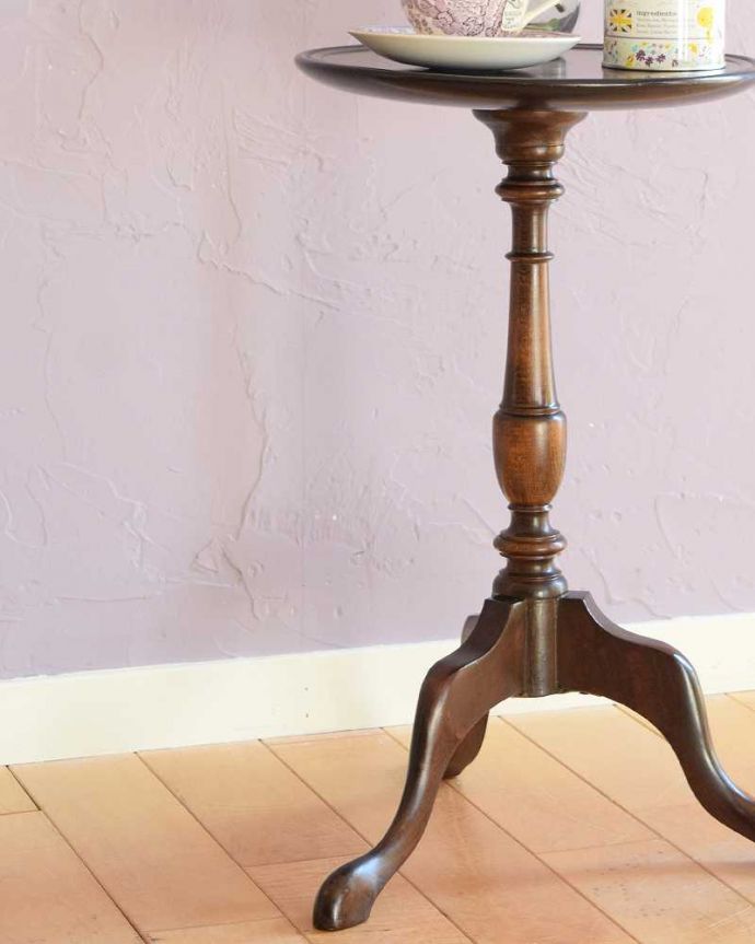 アンティークのテーブル　アンティーク家具　どこでも使える小さなティーテーブル（ワインテーブル）、イギリスのアンティーク家具。小さくてもアンティークの気品タップリ。(k-2614-f)