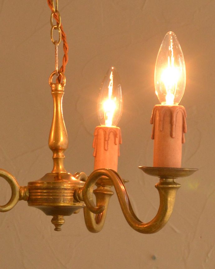 シャンデリア　照明・ライティング　上品な真鍮製シャンデリア、イギリスで見つけたアンティーク照明（3灯）（Ｅ17シャンデリア球付） 。。(k-2627-z)