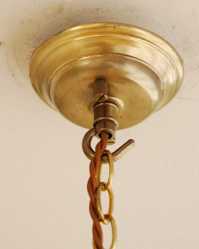 シャンデリア　照明・ライティング　上品な真鍮製シャンデリア、イギリスで見つけたアンティーク照明（3灯）（Ｅ17シャンデリア球付） 。カバーも付いています。(k-2627-z)