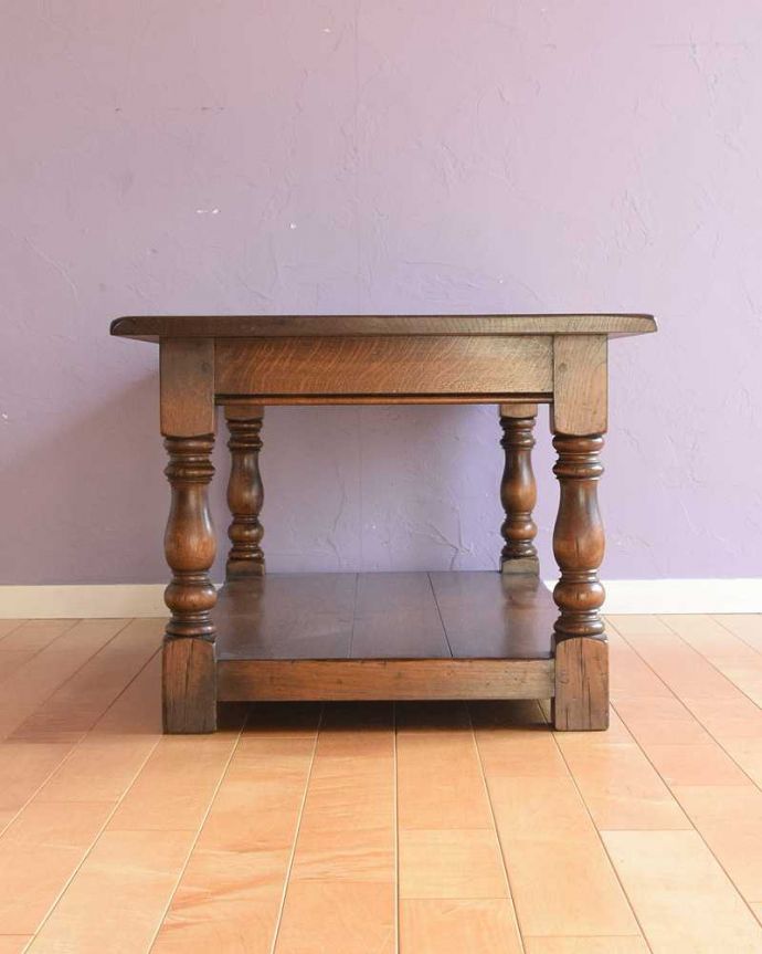 アンティークのテーブル　アンティーク家具　英国スタイルのアンティーク家具、大きめサイズのローテーブル。クルッと回転。(k-2643-f)