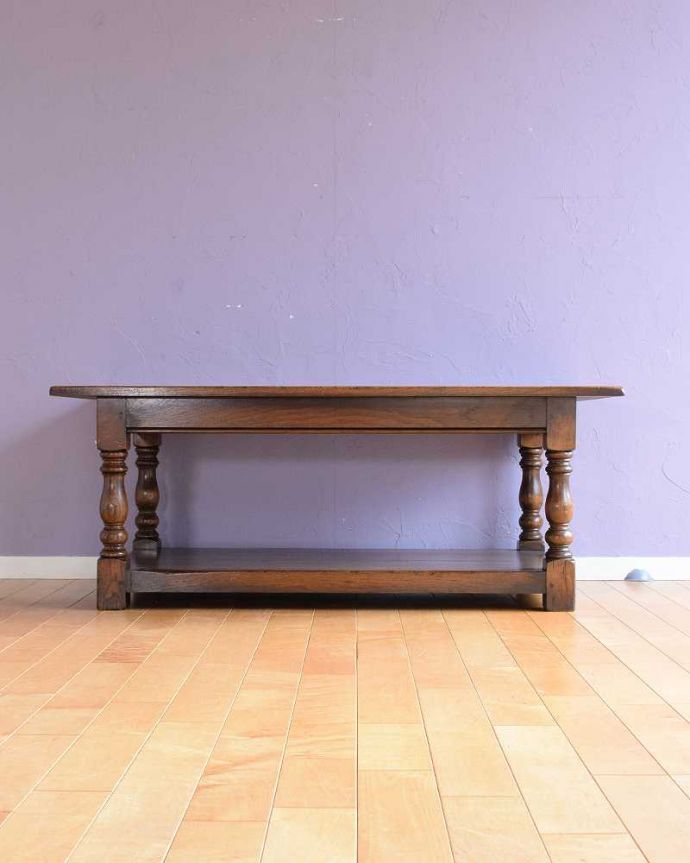 アンティークのテーブル　アンティーク家具　英国スタイルのアンティーク家具、大きめサイズのローテーブル。横から見た姿もステキ横から見るとこんな感じです。(k-2643-f)