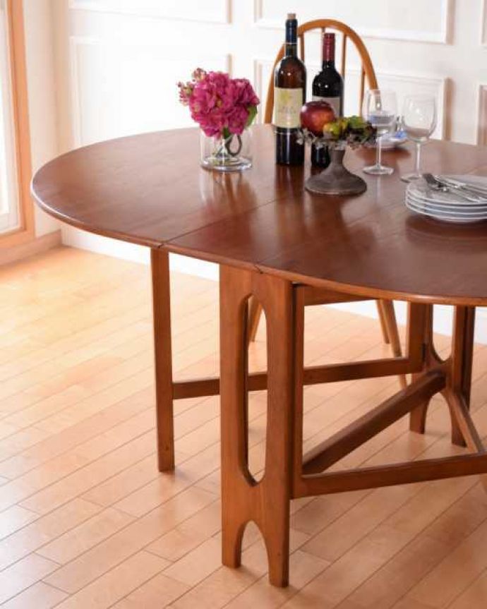 アンティークのテーブル　アンティーク家具　北欧スタイルの伸長式テーブル、ビンテージ家具のゲートレッグテーブル。自慢はやっぱりゲート（門）のような脚まるでゲート（門）が開くような脚の形から名前が付けられたゲートレッグテーブル。(k-2684-f)