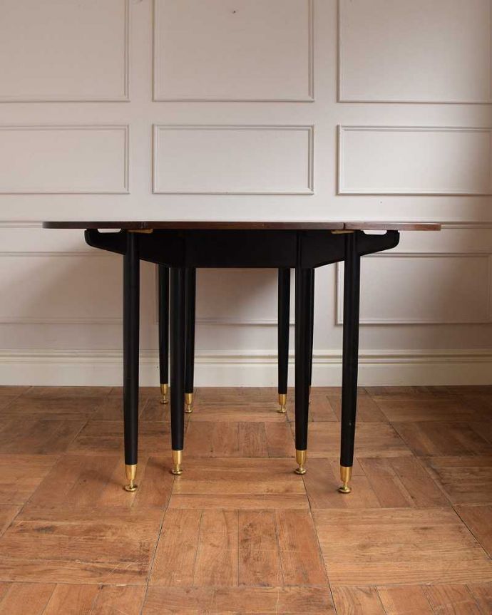 G-PLAN(Gプラン)　アンティーク家具　G-PLANトラー＆ブラックのゲートレッグテーブル、北欧スタイルのヴィンテージ家具。両方開けば大きなサイズゲートレッグテーブルはゲートが開くように作られた脚のデザインも印象的。(k-2688-f)