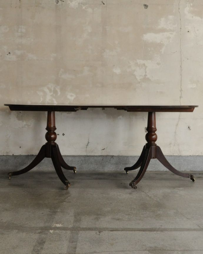 アンティークのテーブル　アンティーク家具　英国アンティークの伸長式テーブル、美しいトライポッド脚のダイニングテーブル。天板を足すと･･･かなり大きなサイズになるので、大人数で使えます。(k-2715-f)
