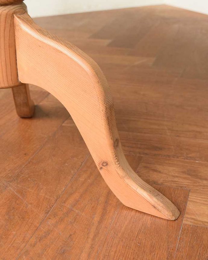 アンティークのテーブル　アンティーク家具　ナチュラルな雰囲気漂う、アンティークの家具、ティーテーブル。脚先には･･･Handleのアンティークは脚の裏にフェルトキーパーを付けています。(k-2719-f)