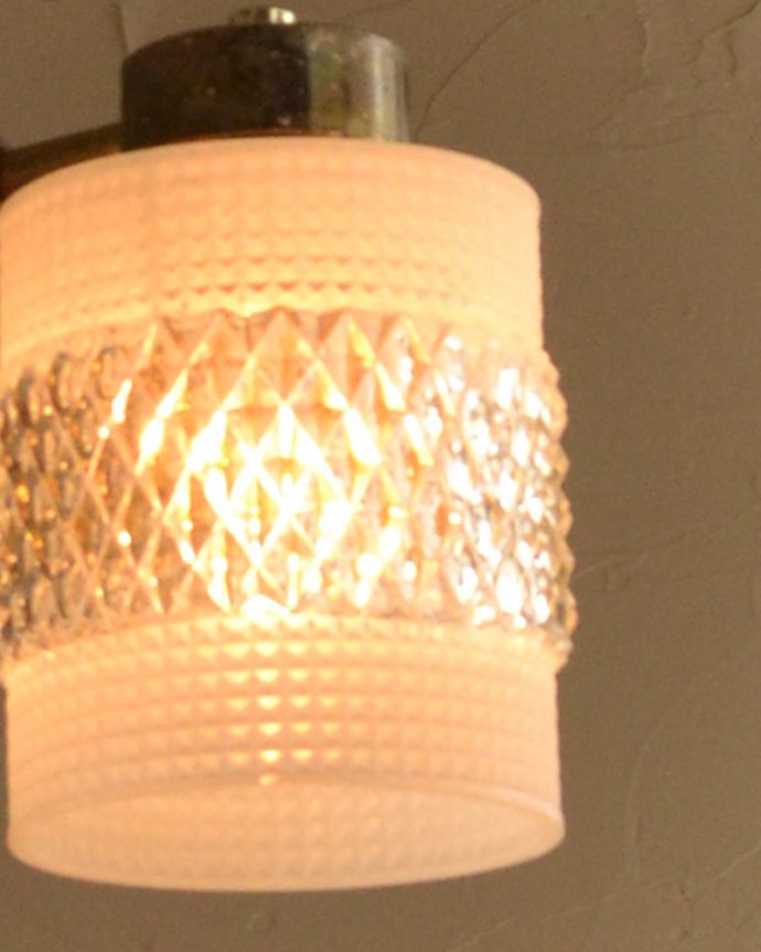 チェア　照明・ライティング　イギリスで見つけた木製×ガラスシェードのアンティークシャンデリア(3灯)(E17シャンデリア電球付)。。(k-2728-z)
