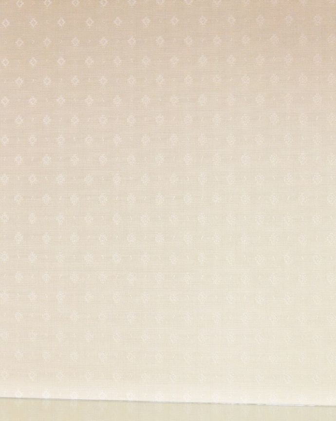 アンティークのキャビネット　アンティーク家具　バラの模様が美しい英国のアンティークガラスキャビネット。新しく貼り替えましたキャビネットに似合う生地を選んで張り替えた背板。(k-2738-f)