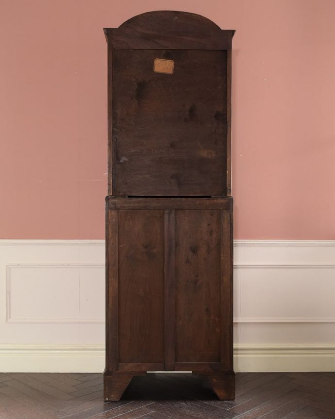 ビューロー　アンティーク家具　英国のアンティーク家具、木目が美しいビューローブックケース。後ろ姿までキレイです。(k-2742-f)
