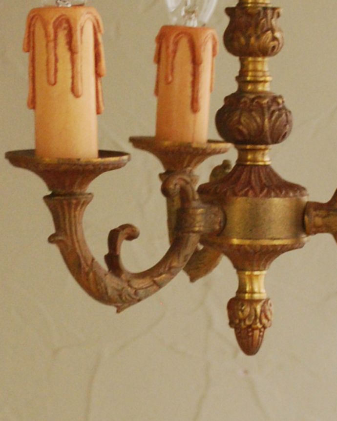 シャンデリア　照明・ライティング　イギリスで見つけたアンティークの真鍮シャンデリア（3灯）。。(k-2762-z)