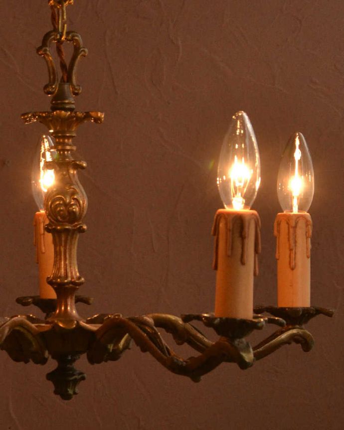 シャンデリア　照明・ライティング　アンティークの真鍮製シャンデリア・５灯タイプ（E17シャンデリア球付） 。。(k-2767-z)