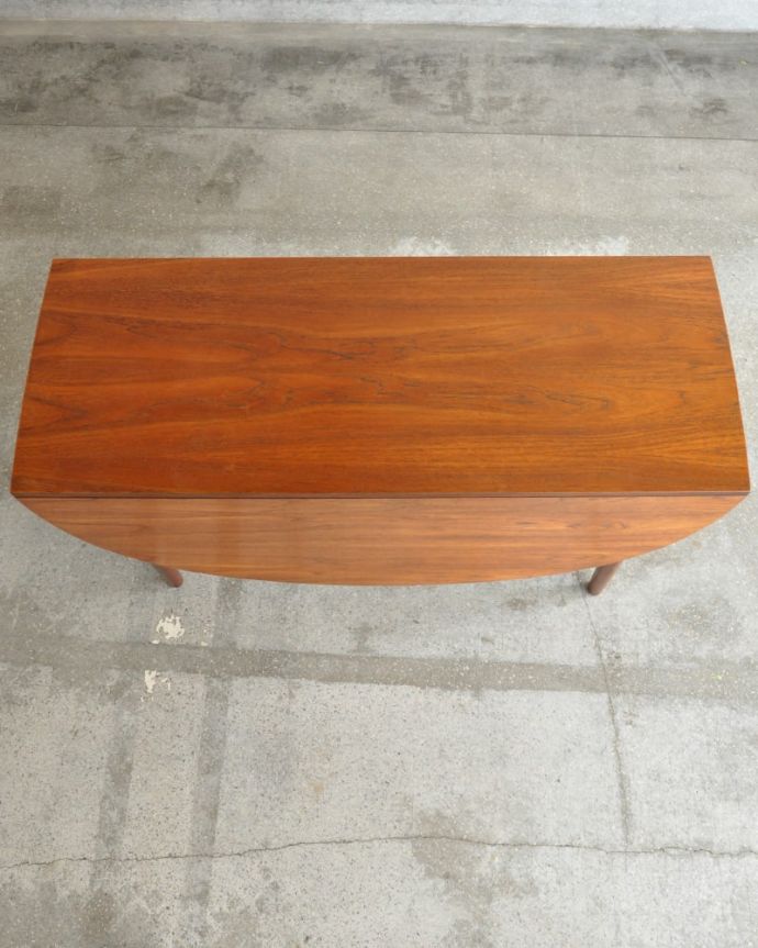 アンティークのテーブル　アンティーク家具　アンティーク ＧＬＴ（Ｇｐｌａｎ）　畳むとこんなにスリムなサイズリーフを閉じた状態のテーブルを上から見るとこんな感じ。(k-2800-f)