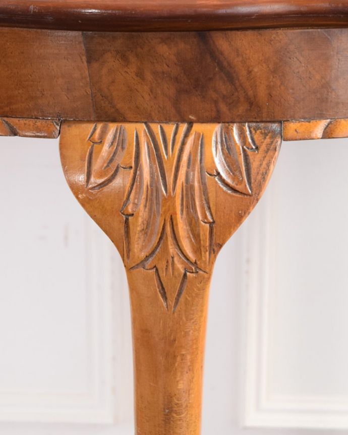 アンティークのテーブル　アンティーク家具　アンティーク コンソールテーブル　うっとりする美しさアンティークだから手に入る美しい彫。(k-2812-f)