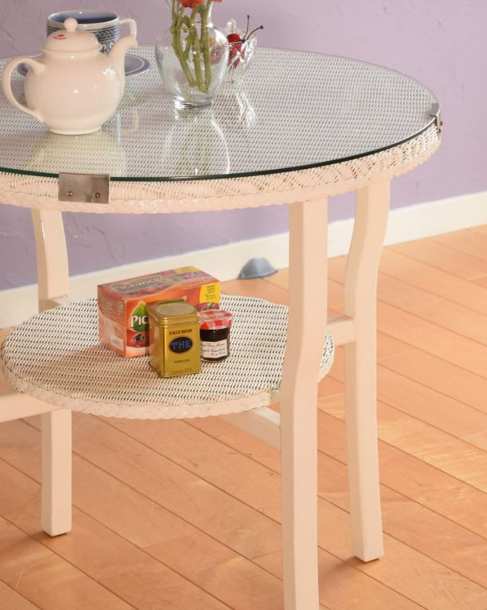 ロイドルーム　アンティーク家具　アンティーク ロイドルームテーブル　見た目もオシャレいろんなスタイルのインテリアに合わせやすいのが特徴。(k-2826-f)