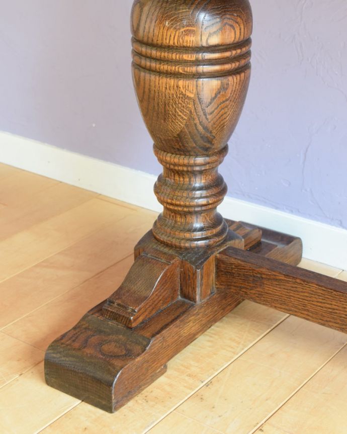 アンティークのテーブル　アンティーク家具　アンティーク コンソールテーブル　移動もラクラクですHandleのアンティークは、脚の裏にフェルトキーパーをお付けしています。(k-2836-f)