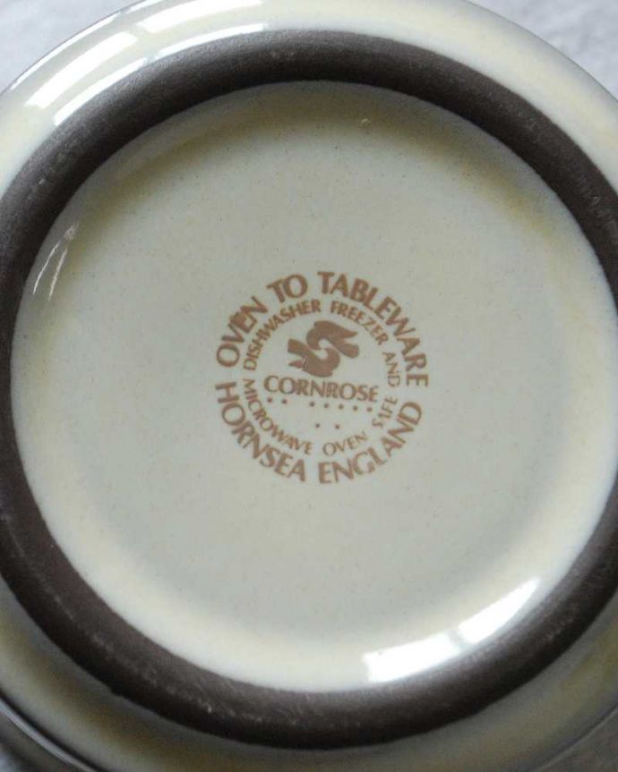 Hornsea（ホーンジー）　アンティーク雑貨　イギリスのビンテージ陶器、HORNSEA（ホーンジー）社のコーンローズのシュガーボウル。裏側のポーセリンマーク製造メーカー保証の意味がこもった窯印、ポーセリンマークがあります。(k-2837-z)